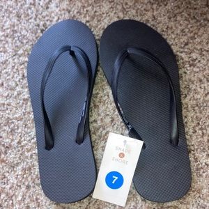 shade & shore black flip flops